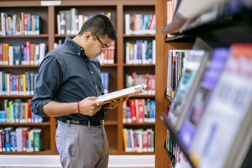 A man holding a book shelf